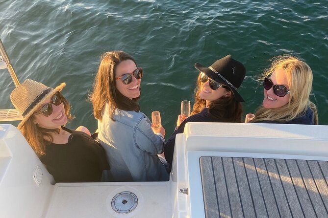 2 1/2 Hr Private Skippered Yacht Charter and Platter on Pittwater - Cruising the rugged national-park coastline: what you get from being on the water