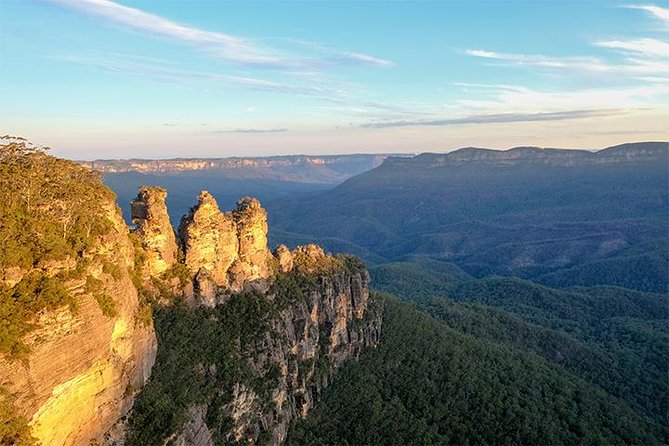 Adventurous Blue Mountains hike up the iconic Three Sisters - The Leura Cascades warm-up that sets your rhythm