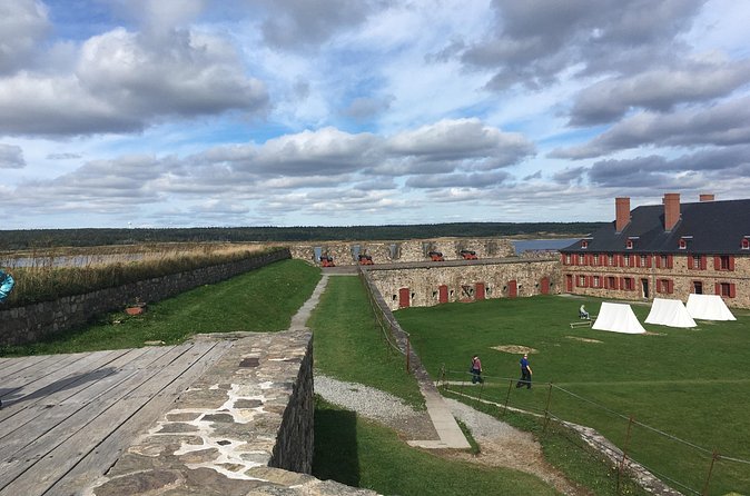 Black Wood Tours: Fortress of Louisbourg Tour - Guides, Drivers, and Group Comfort: The Real Difference