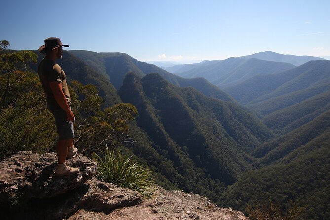 Blue Mountains Small Group Tour w/optional Scenic World & Lunch - Lincoln’s Rock: the first big valley view and the geology lesson