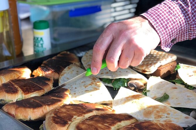 Chef-Led Hunter Valley Gourmet Food and Wine Day Tour from Sydney - What you eat and drink: breakfast, lunch, snacks, and the full-day pacing