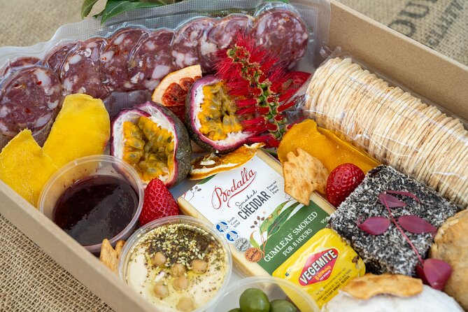 Foraging Tour: Botanical Gardens Walk & Picnic - A Sydney foraging walk that turns botany into food