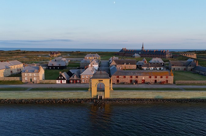 Fortress of Louisbourg Tour: Explore 18th Century History - Louisbourg Lighthouse: Canada’s first lighthouse and serious Atlantic views