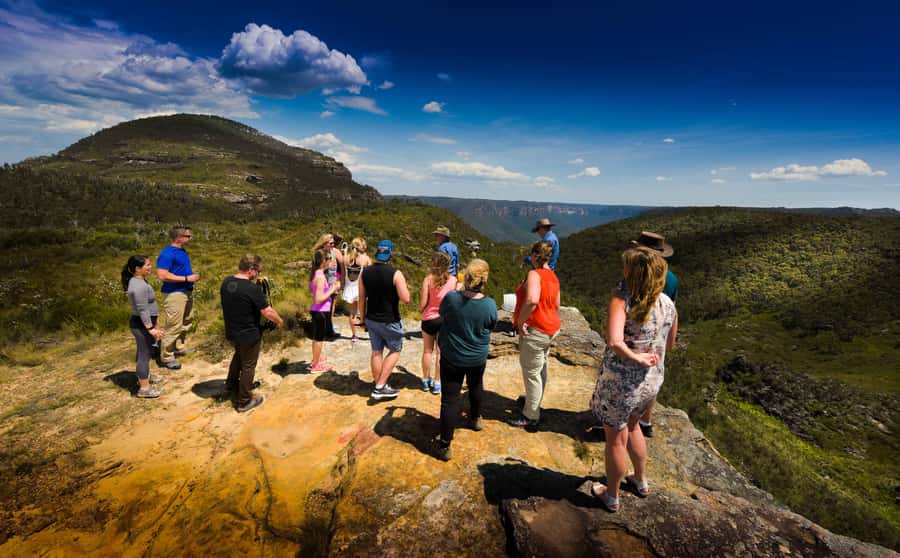 From Sydney: Blue Mountains Small-Group Tour Picnic & Hike - From Sydney pickup to Blue Mountains views: the flow of the day