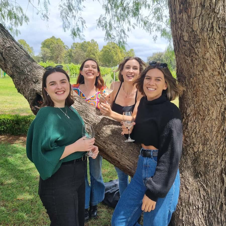 From Sydney: Hunter Valley Wine, Gin & Food Tastings Tour - Boutique winery and distillery time: how the day is actually paced
