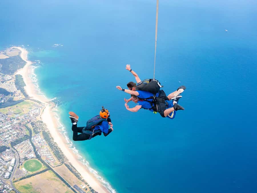 From Sydney: Tandem Skydive Experience over Beach - The small-group setup (10 people) and what it changes