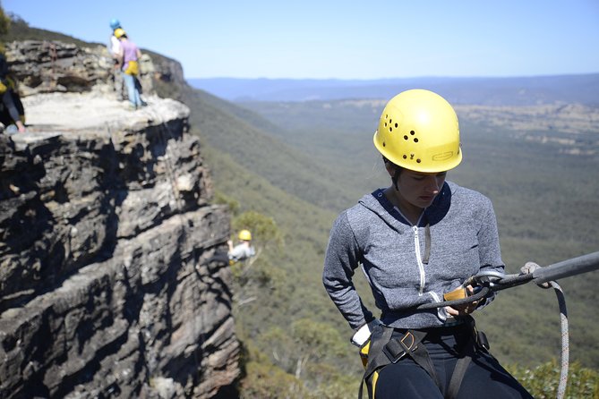 Half-Day Abseiling Adventure in Blue Mountains National Park - Group Size, Transport, and Meeting Point Basics