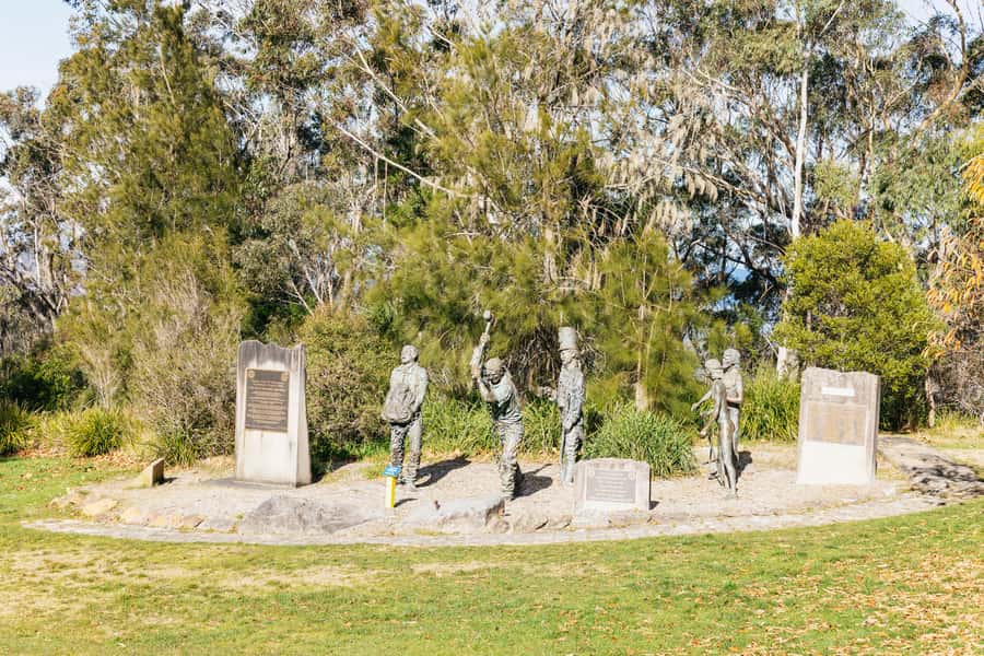 Katoomba: Lyrebird Hop-On Hop-Off and Scenic World Pass - The bus experience: narration, photo stops, and deck choice