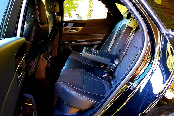 Limoroo, Airport Transfers and Luxe Door to Door Service. - The ride experience: Wi‑Fi, moonroof, drinks, and a calmer arrival