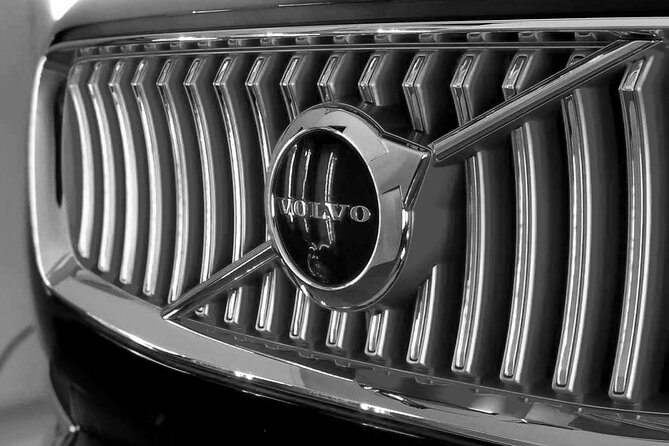 Limoroo, Airport Transfers and Luxe Door to Door Service. - Price and value: $161.38 per group (up to 4)