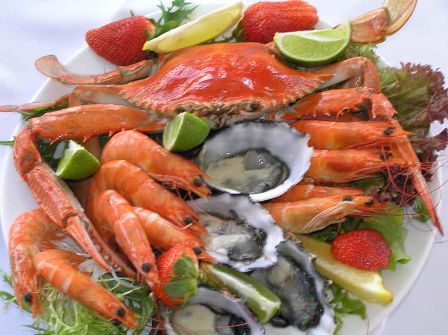 Lunch Cruise with Live Jazz on Sydney Harbour - Your lunch timeline: three courses, then coffee and dessert