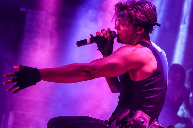Magic Men Cabaret Show - Music, dance moves, and the lighting spectacle