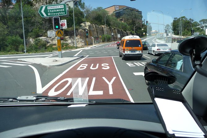 Premium Private Transfer FROM Sydney CBD/Downtown to Sydney Airport 1-11 people - Time-Saving Route Strategy: Bus and Transit Lanes