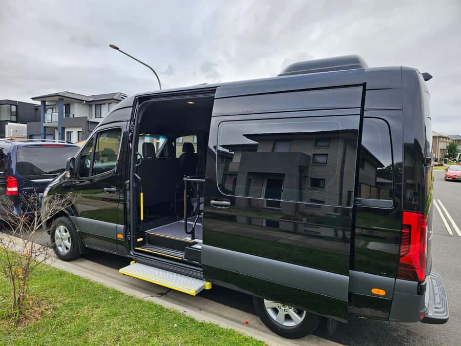 Private Half Day Sydney City Tour - Bondi Beach time: lunch, shopping, swimming, and sea air