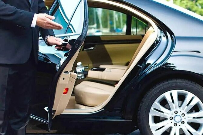 Private One-Way Airport Transfer from Sydney Airport to Sydney - Mobile Ticket + Confirmation: Simple, But Double-Check Your Data