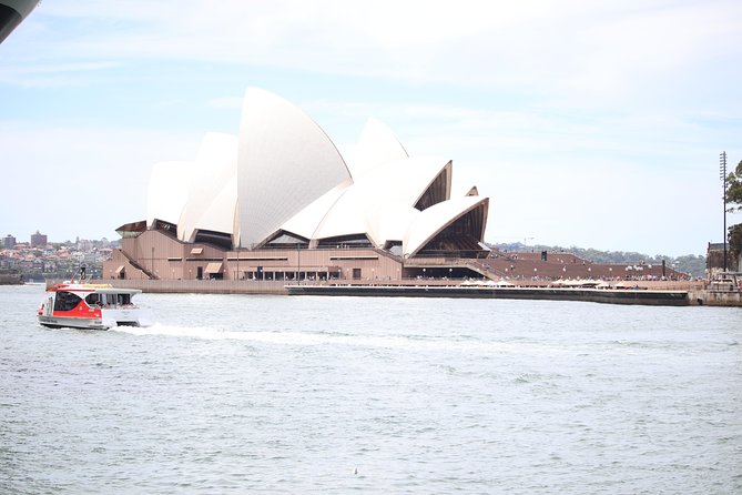 Private Sydney City Customized Tour - From the Harbour Bridge to Opera House: the postcard start