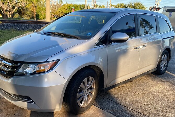 Private Transfer from Sydney Cruise Port to Sydney Airport (SYD) - Vehicle Size for Groups Up to 15 People