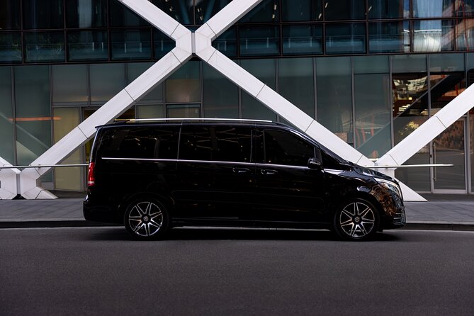 Sydney Airport Premium (DEPARTURE) Transfer - Why a private Sydney Airport departure transfer beats trains and buses
