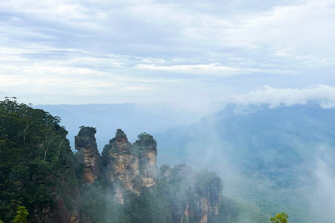 Sydney Blue Mountains Day Tour with Wildlife Park and Waterfalls - Katoomba for an easy lunch and browsing break