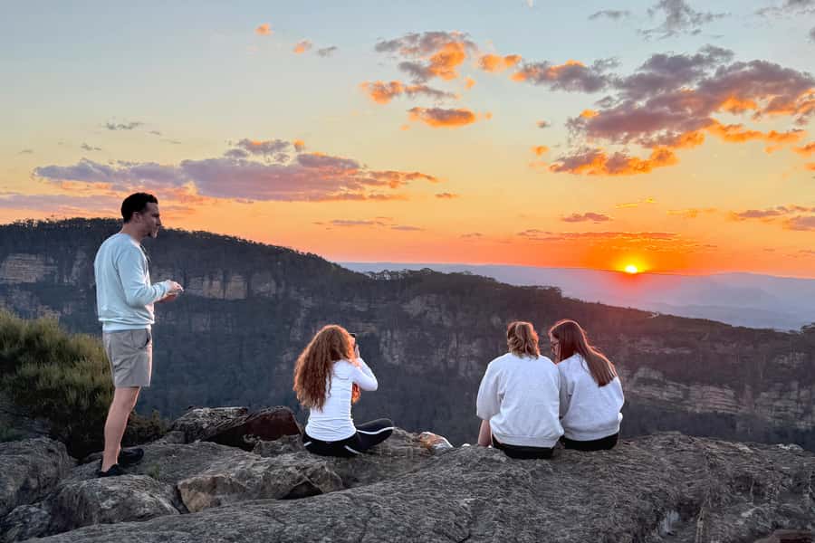 Sydney: Blue Mountains Kangaroos, Wilderness and Sunset Tour - Sublime Point Lookout and lunch: a practical break in the right place