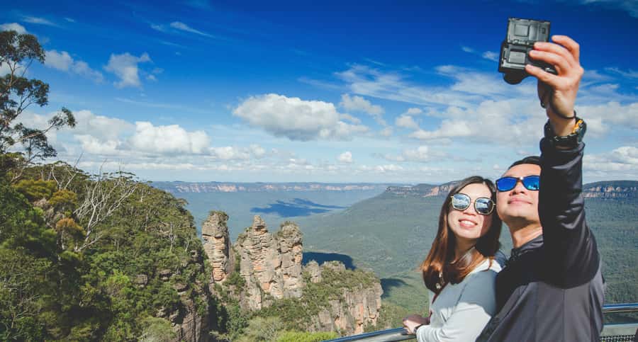 Sydney: Blue Mountains Wildlife & Bushwalk Small-Group Tour - Wentworth Falls bushwalk: the part that hits your legs (in a good way)