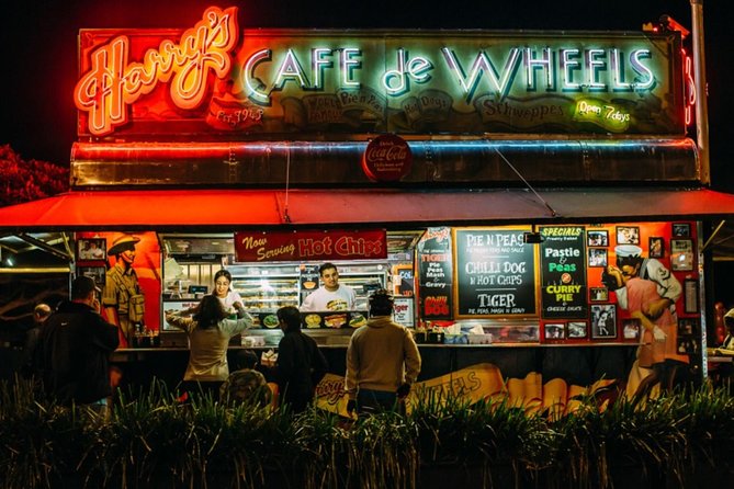 Sydney by Night | Private Luxury Night Tour | 3 Hour Tour | Includes Supper - The Nightcap at a Historic Pub: Finishing With a Local Mood