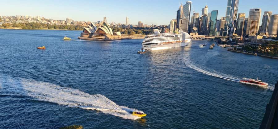 Sydney: City Sights Walking Tour - Guides: how the human touch shapes the tour