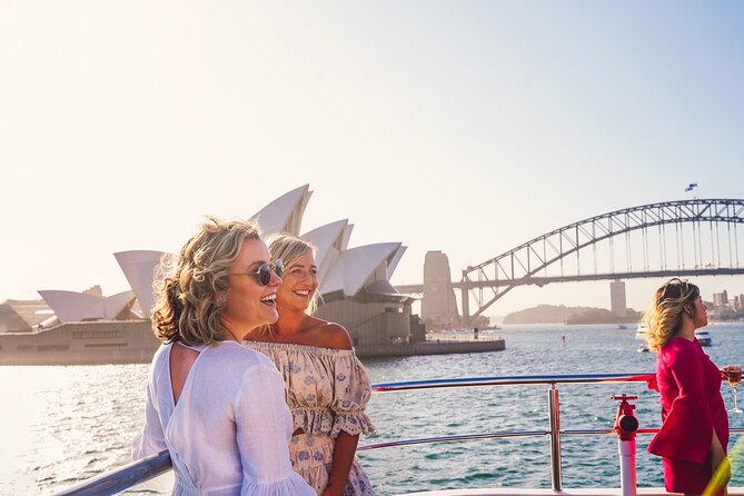 Sydney Cocktail Harbour Bar Cruise with Charcuterie Board - Weekend live music on board: a nice atmosphere dial