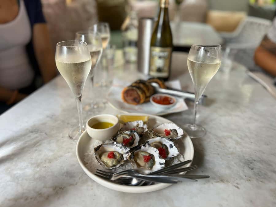 Sydney: Food Tour in Surry Hills with 8 Local Food Tastings - Where the Tour Starts on Oxford Street (and How the Walk Gets Rolling)
