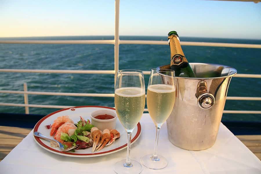 Sydney Harbour: 3-Hour Lunch Cruise with Live Music - Entering Sydney Harbour: King Street Wharf and deck choice
