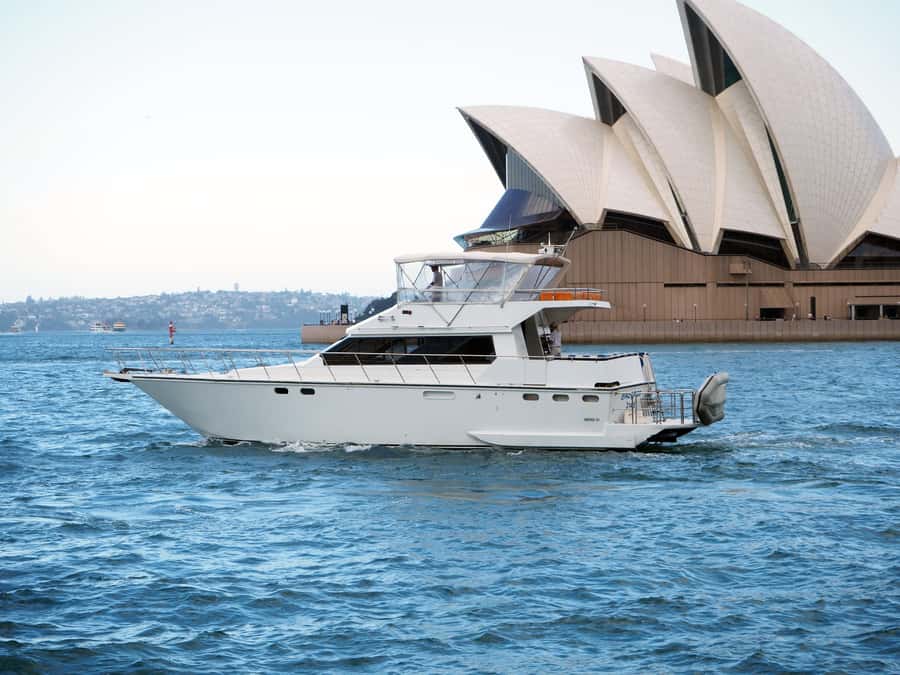 Sydney: Harbour Cruise with Gourmet BBQ Lunch, Beer and Wine - Meeting at Circular Quay: Commissioners Steps and a yacht-sized start