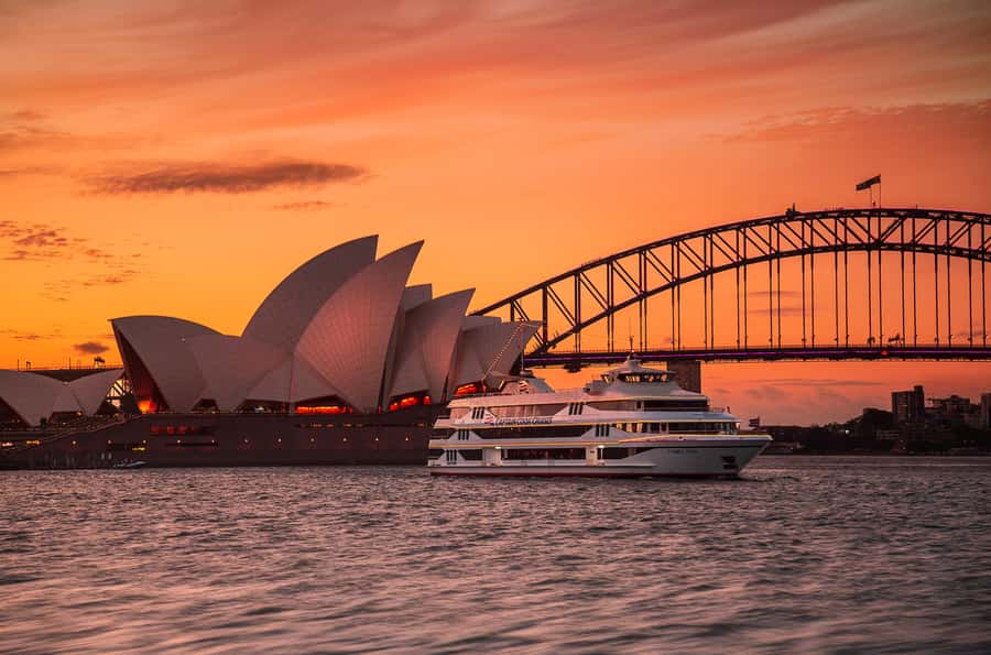 Sydney: Harbour Dinner Cruise with 3, 4 or 6-Course Menu - MV Sydney 2000 and the Smart-Casual Night Out