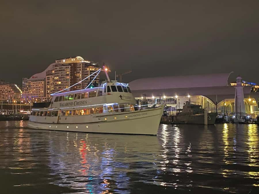 Sydney Harbour: Latin Fiesta Dinner Cruise - The 4-hour ride: Sydney Harbour landmarks you can see and photograph