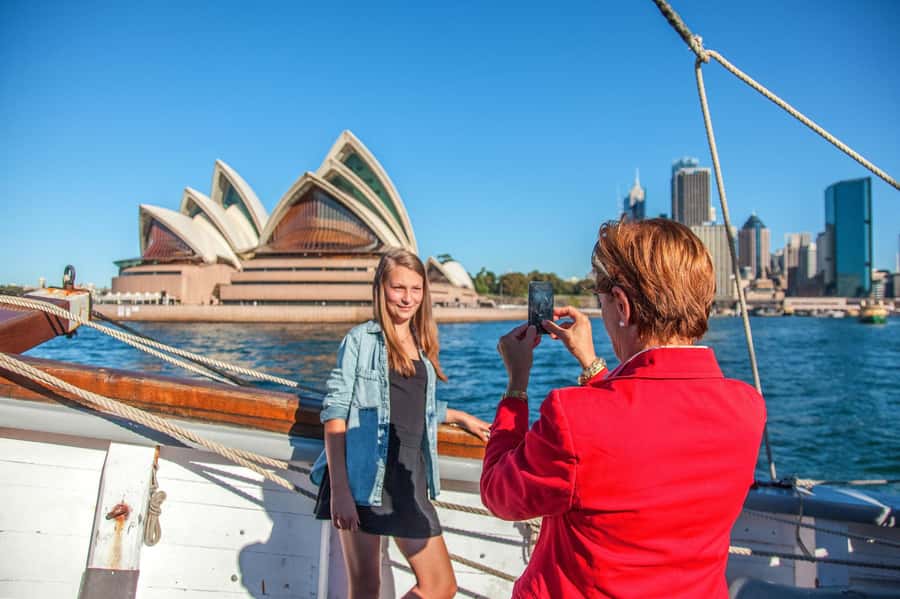 Sydney Harbour: Tall Ship Lunch Cruise - Families and age rules: who can come aboard