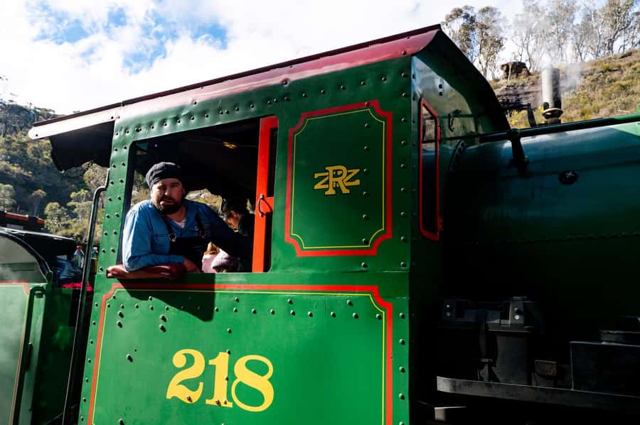 Sydney: Heritage Zig Zag Steam Train and Blue Mountains Tour - Govetts Leap Lookout and Bridal Veil Falls: Grose Valley Views in 15 Minutes