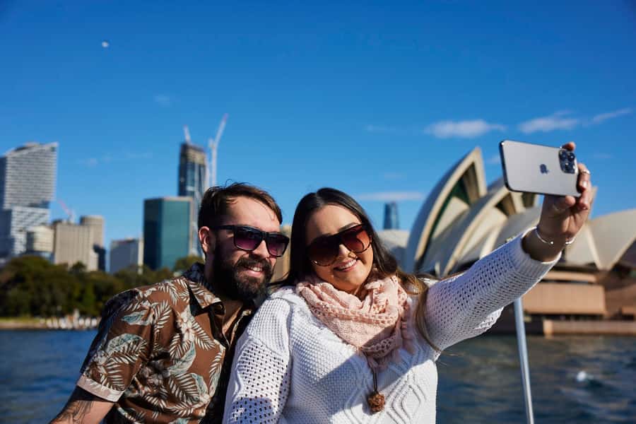 Sydney: Morning Sightseeing Bus to Bondi with Lunch Cruise - Mrs Macquarie’s Point and the Harbour Bridge/Opera House angles
