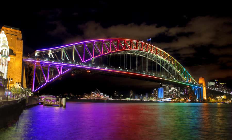 Sydney: Premium Catamaran Vivid Cruise with Welcome Drink - Quick hits before you go