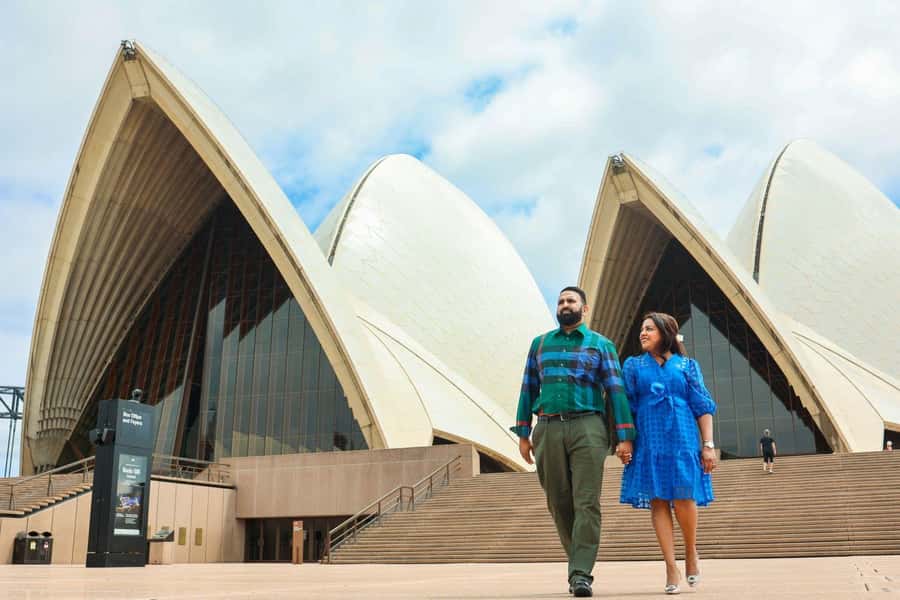 Sydney: Private Photoshoot outside the Opera House - Mobility, Language, and Group Size
