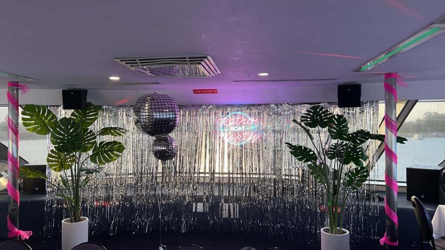 Sydney: Retro Party Cruise in Sydney Harbour with Snacks - Quick hits before you book