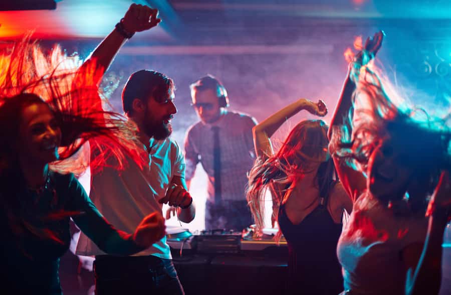 Sydney: Retro Party Cruise in Sydney Harbour with Snacks - Should you book this retro party cruise?