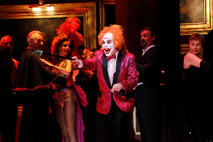 Sydney: Rigoletto at the Sydney Opera House - Before the Music: Tickets, Cloaking, and Getting Comfortable