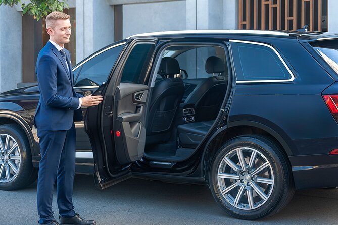 Sydney's Best Airport Arrival Transfers - Airport to CBD - Comfort on the way: air-conditioning, luggage help, and trailer options