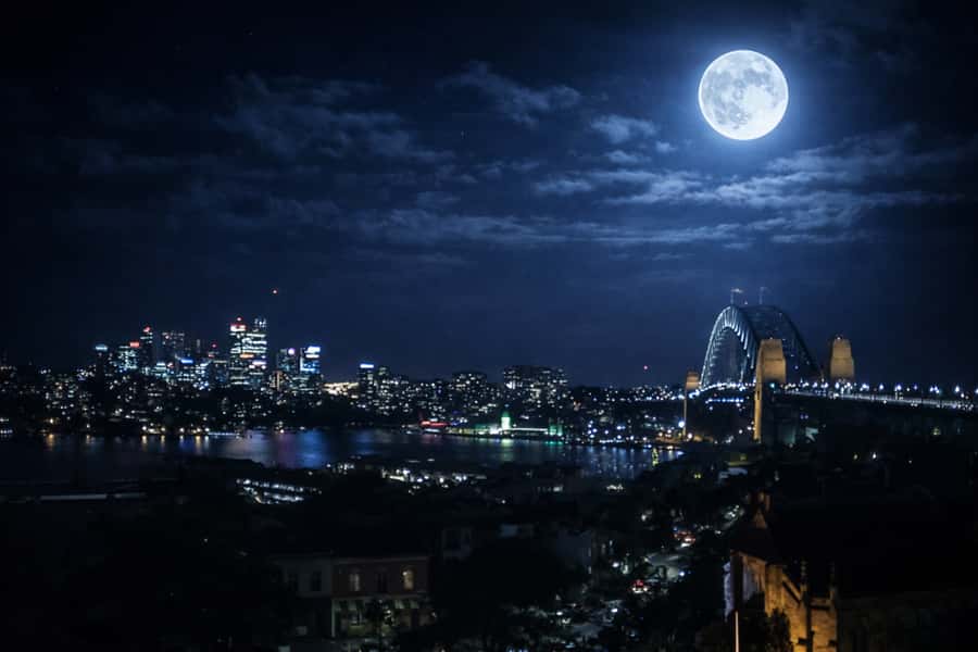 Sydney: Spirits of the Rock and Dark Past Walking Tour - Haunted pubs and the original cellar stop