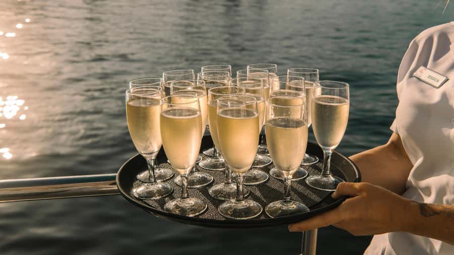 Sydney: Sydney Harbor Lunch Cruise with Welcome Drink - Sydney Harbour Lunch Cruise With Welcome Bubbles: The Right Kind of Easy