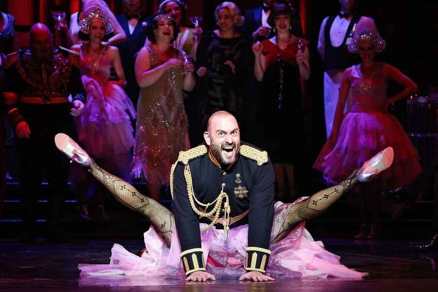 Sydney: The Merry Widow at the Sydney Opera House - Who should book this Merry Widow night