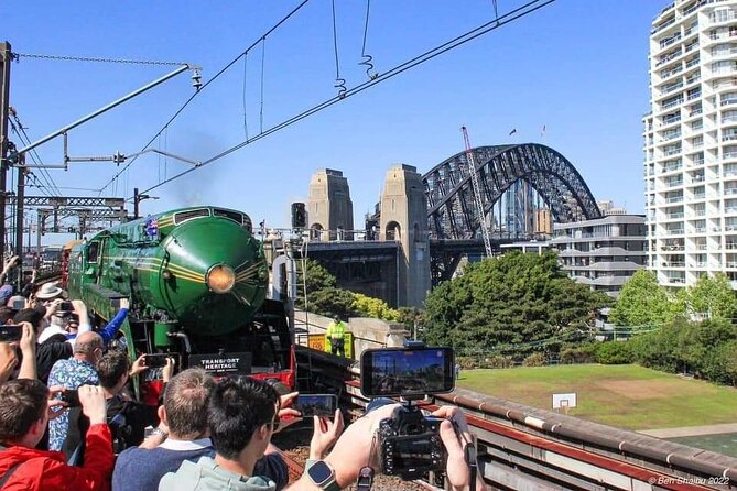 Sydney The Rocks Guided Walking Tour - How the guide actually makes it work on foot
