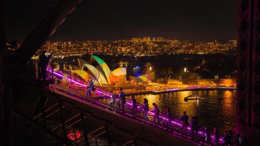 The Vivid Sydney BridgeClimb - Safety and comfort on the bridge: what you should plan for in advance